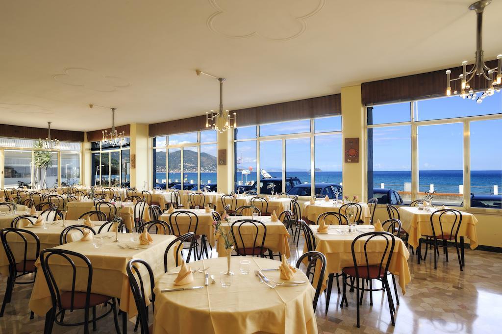 Hotel Bristol Laigueglia Εξωτερικό φωτογραφία