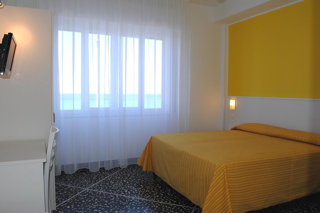 Hotel Bristol Laigueglia Δωμάτιο φωτογραφία