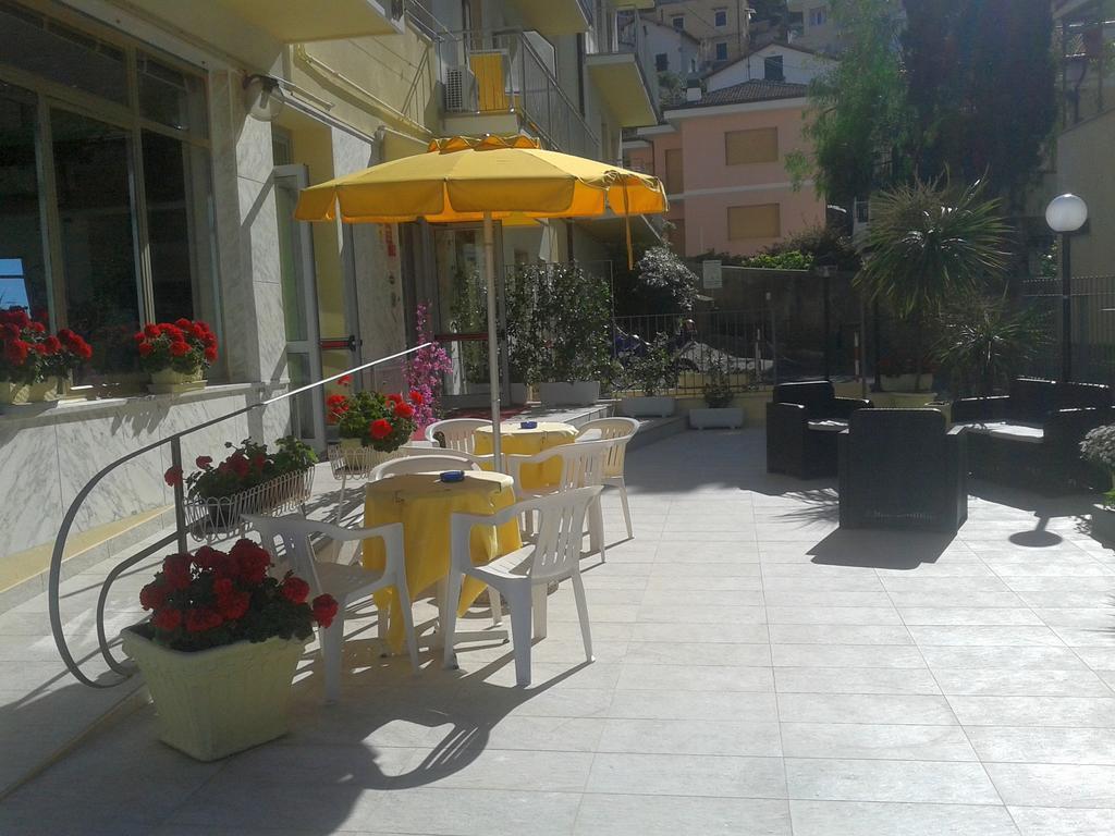 Hotel Bristol Laigueglia Εξωτερικό φωτογραφία